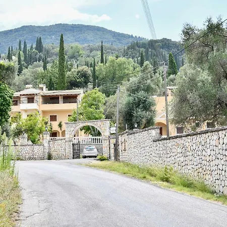 Corfu Apartments,in A Lush Greeness Hill Penzion *